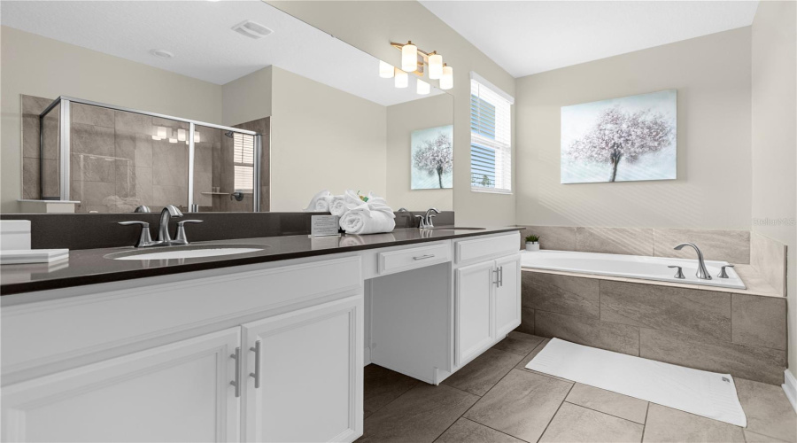 DAVENPORT, Florida 33896, 6 Bedrooms Bedrooms, ,5 BathroomsBathrooms,Residential,For Sale,CABOT CLIFFS,0,MFRO6196282