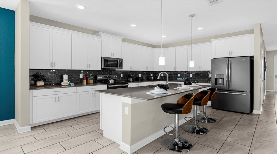 DAVENPORT, Florida 33896, 6 Bedrooms Bedrooms, ,5 BathroomsBathrooms,Residential,For Sale,CABOT CLIFFS,0,MFRO6196282