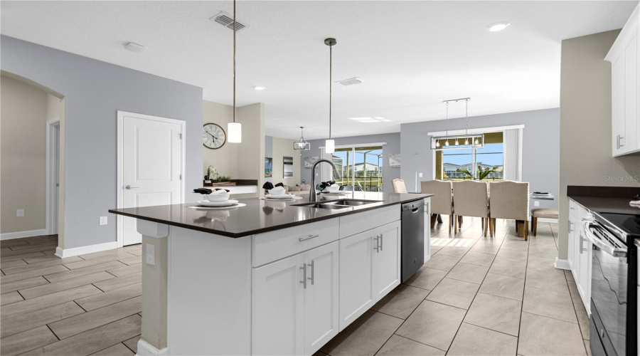 DAVENPORT, Florida 33896, 6 Bedrooms Bedrooms, ,5 BathroomsBathrooms,Residential,For Sale,CABOT CLIFFS,0,MFRO6196282