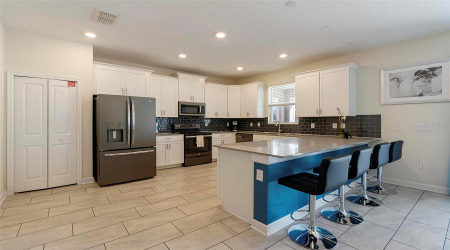 DAVENPORT, Florida 33896, 6 Bedrooms Bedrooms, ,6 BathroomsBathrooms,Residential,For Sale,PEBBLE BEACH,0,MFRS5123389