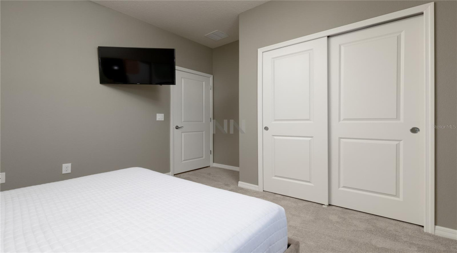DAVENPORT, Florida 33897, 5 Bedrooms Bedrooms, ,4 BathroomsBathrooms,Residential,For Sale,PARADISE,0,MFRO6293289