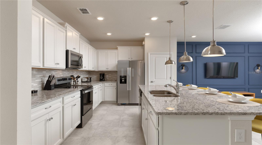 DAVENPORT, Florida 33897, 5 Bedrooms Bedrooms, ,4 BathroomsBathrooms,Residential,For Sale,PARADISE,0,MFRO6293289