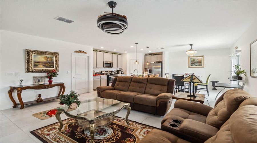 DAVENPORT, Florida 33837, 4 Bedrooms Bedrooms, ,2 BathroomsBathrooms,Residential,For Sale,LOCH,0,MFRTB8366650