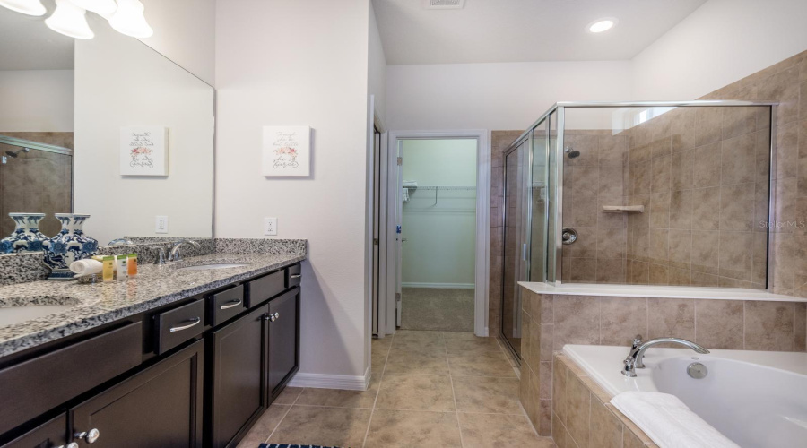 KISSIMMEE, Florida 34747, 5 Bedrooms Bedrooms, ,5 BathroomsBathrooms,Residential,For Sale,RHODES,0,MFRO6293569