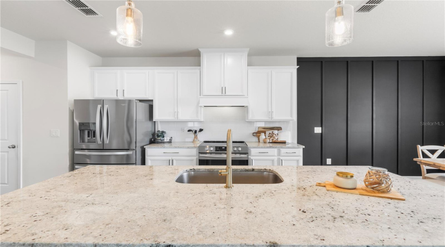 DAVENPORT, Florida 33837, 4 Bedrooms Bedrooms, ,2 BathroomsBathrooms,Residential,For Sale,SYDNEY,MFRO6293620