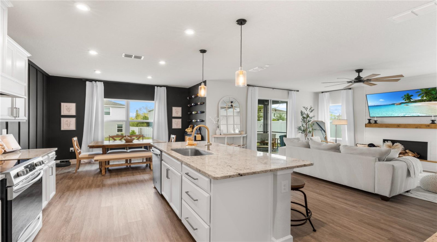 DAVENPORT, Florida 33837, 4 Bedrooms Bedrooms, ,2 BathroomsBathrooms,Residential,For Sale,SYDNEY,MFRO6293620
