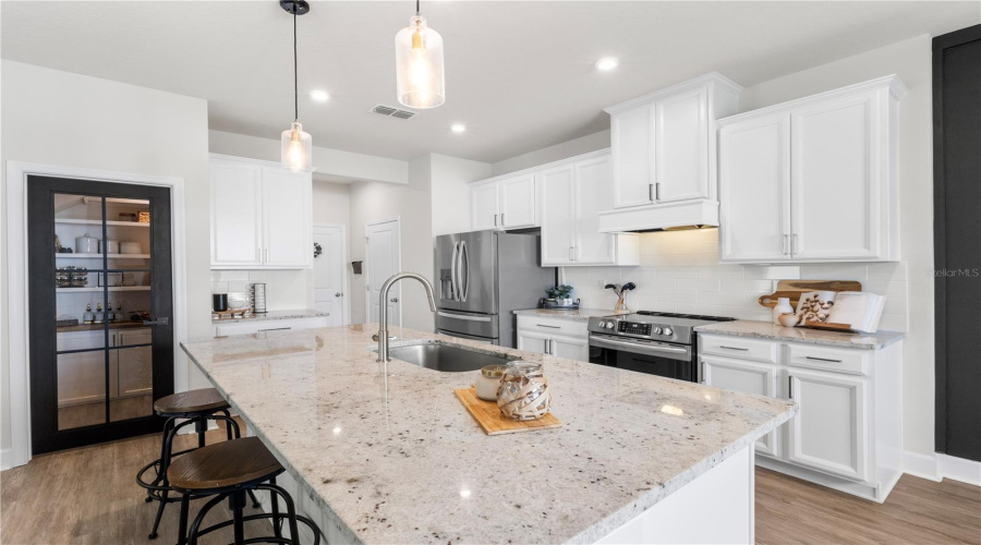 DAVENPORT, Florida 33837, 4 Bedrooms Bedrooms, ,2 BathroomsBathrooms,Residential,For Sale,SYDNEY,MFRO6293620