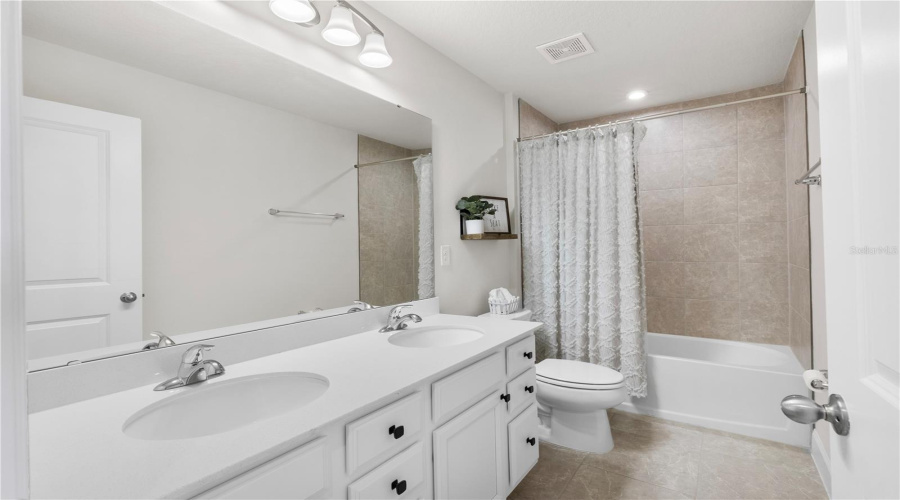 DAVENPORT, Florida 33837, 4 Bedrooms Bedrooms, ,2 BathroomsBathrooms,Residential,For Sale,SYDNEY,MFRO6293620