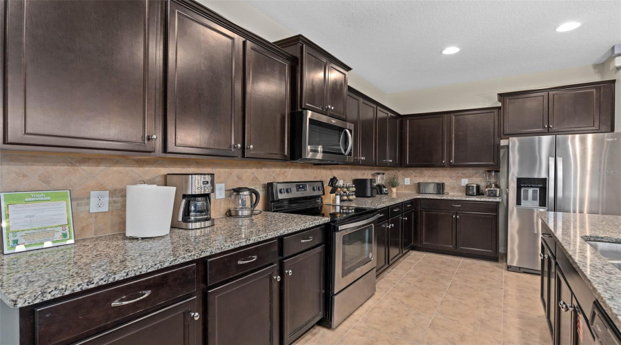 KISSIMMEE, Florida 34747, 8 Bedrooms Bedrooms, ,6 BathroomsBathrooms,Residential,For Sale,LIMA,0,MFRO6292964