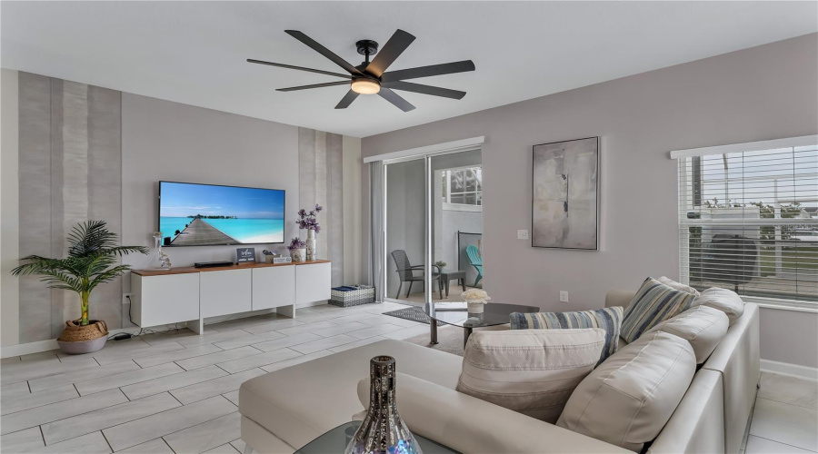 DAVENPORT, Florida 33896, 5 Bedrooms Bedrooms, ,4 BathroomsBathrooms,Residential,For Sale,PEBBLE BEACH,0,MFRG5094805