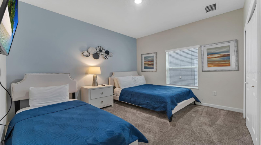 DAVENPORT, Florida 33896, 5 Bedrooms Bedrooms, ,4 BathroomsBathrooms,Residential,For Sale,PEBBLE BEACH,0,MFRG5094805