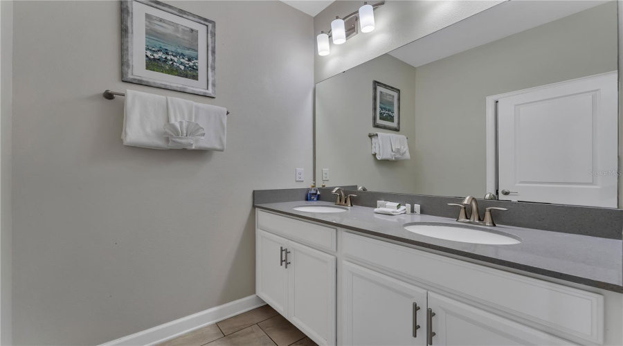 DAVENPORT, Florida 33896, 5 Bedrooms Bedrooms, ,4 BathroomsBathrooms,Residential,For Sale,PEBBLE BEACH,0,MFRG5094805