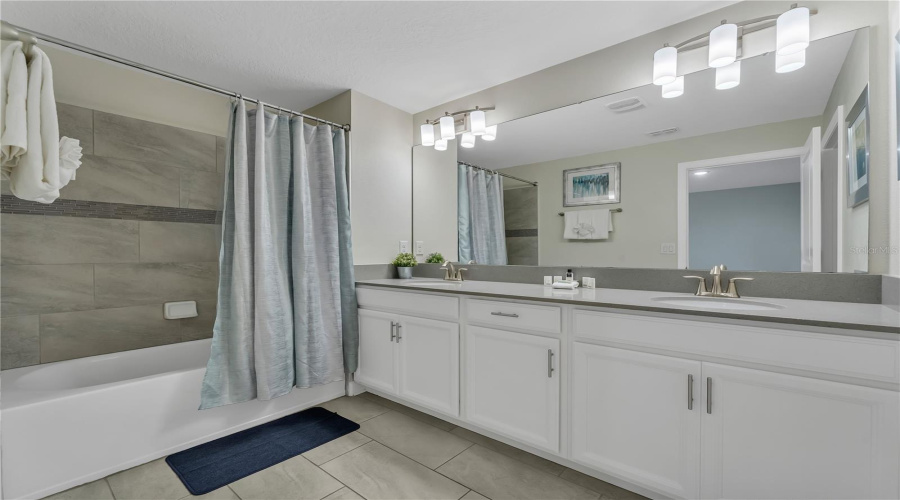 DAVENPORT, Florida 33896, 5 Bedrooms Bedrooms, ,4 BathroomsBathrooms,Residential,For Sale,PEBBLE BEACH,0,MFRG5094805