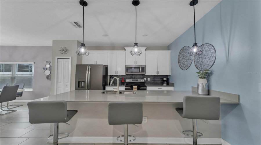 DAVENPORT, Florida 33896, 5 Bedrooms Bedrooms, ,4 BathroomsBathrooms,Residential,For Sale,PEBBLE BEACH,0,MFRG5094805