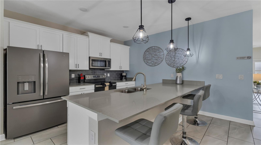DAVENPORT, Florida 33896, 5 Bedrooms Bedrooms, ,4 BathroomsBathrooms,Residential,For Sale,PEBBLE BEACH,0,MFRG5094805
