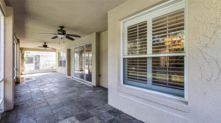 Rear covered & screen-enclosed patio