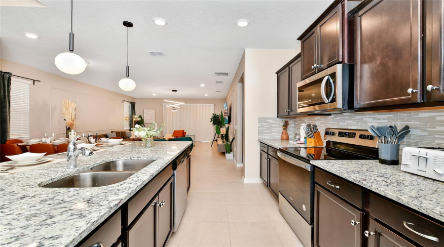 DAVENPORT, Florida 33897, 7 Bedrooms Bedrooms, ,5 BathroomsBathrooms,Residential,For Sale,LILAC,0,MFRO6294599