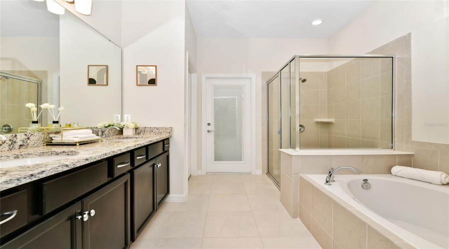 DAVENPORT, Florida 33897, 7 Bedrooms Bedrooms, ,5 BathroomsBathrooms,Residential,For Sale,LILAC,0,MFRO6294599