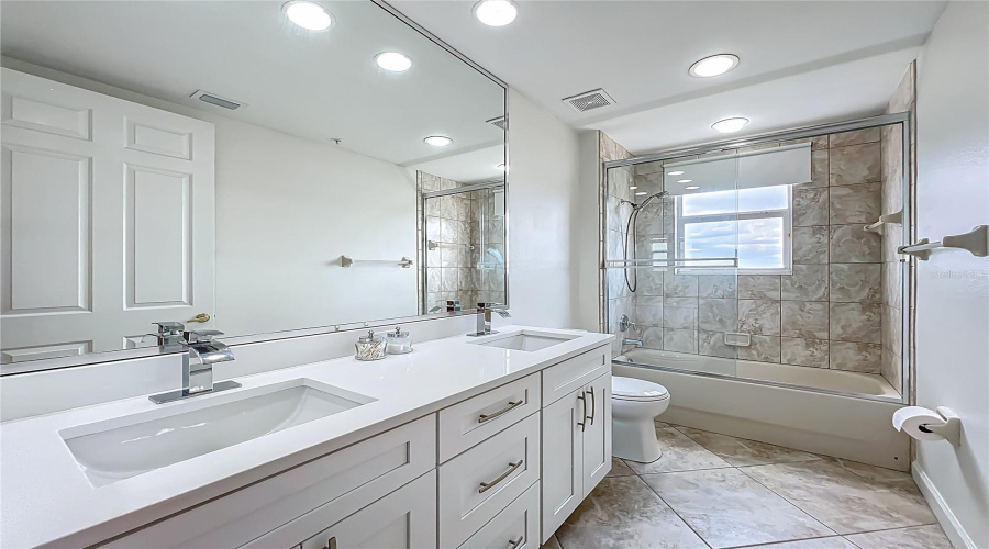 ORLANDO, Florida 32836, 3 Bedrooms Bedrooms, ,2 BathroomsBathrooms,Residential,For Sale,THE ESPLANADE,0,MFRO6294223