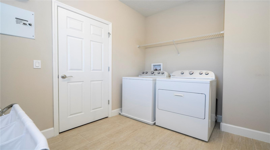 ORLANDO, Florida 32836, 4 Bedrooms Bedrooms, ,4 BathroomsBathrooms,Residential,For Sale,ROYAL ESTATES,0,MFRO6295131