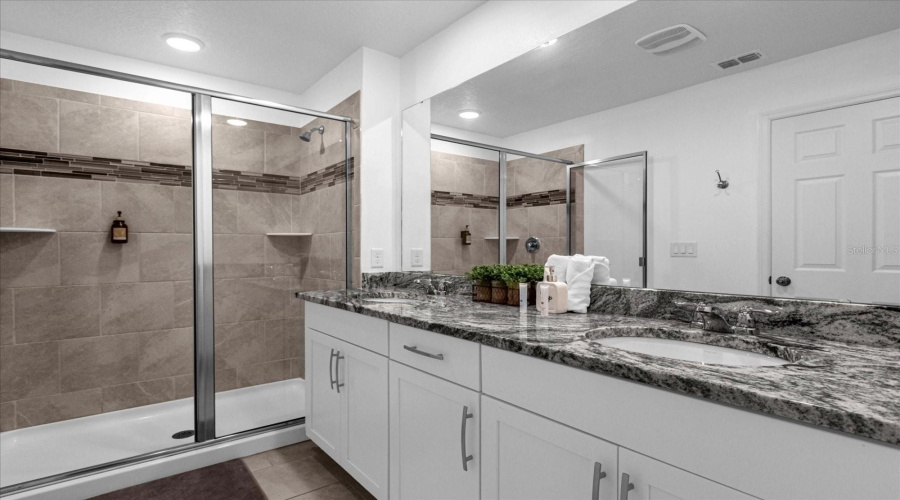 KISSIMMEE, Florida 34747, 4 Bedrooms Bedrooms, ,4 BathroomsBathrooms,Residential,For Sale,TROPICAL PALMS,0,MFRO6295235