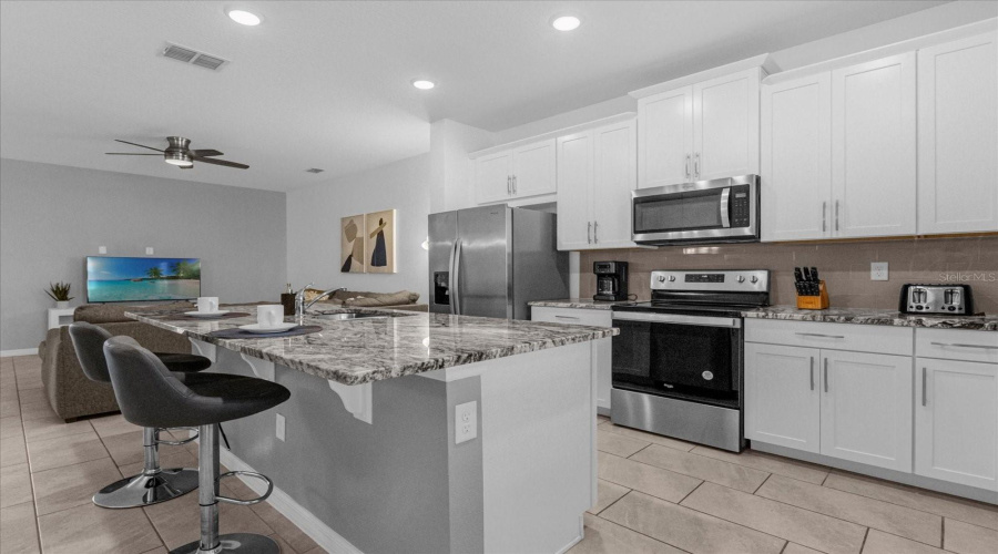 KISSIMMEE, Florida 34747, 4 Bedrooms Bedrooms, ,4 BathroomsBathrooms,Residential,For Sale,TROPICAL PALMS,0,MFRO6295235