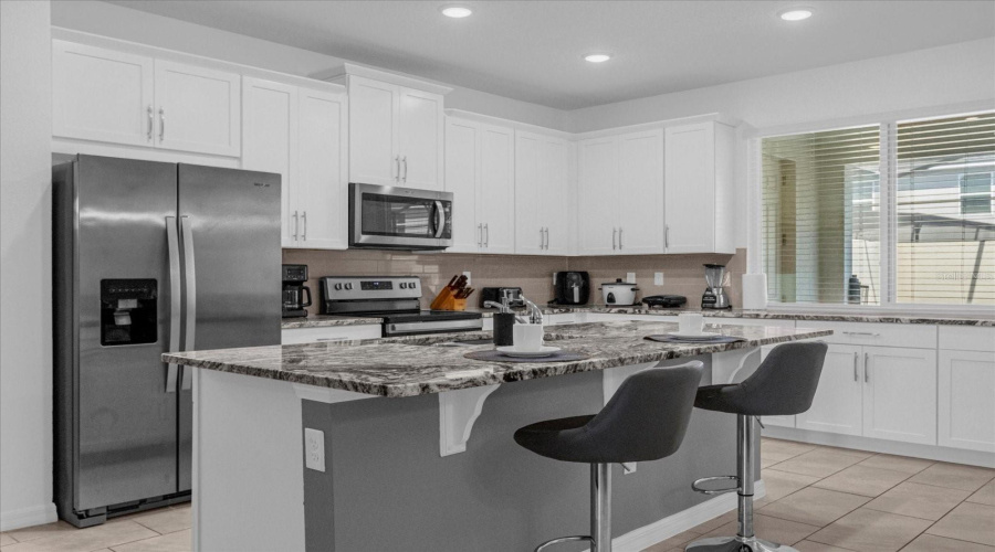 KISSIMMEE, Florida 34747, 4 Bedrooms Bedrooms, ,4 BathroomsBathrooms,Residential,For Sale,TROPICAL PALMS,0,MFRO6295235