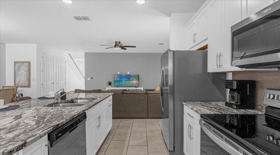 KISSIMMEE, Florida 34747, 4 Bedrooms Bedrooms, ,4 BathroomsBathrooms,Residential,For Sale,TROPICAL PALMS,0,MFRO6295235