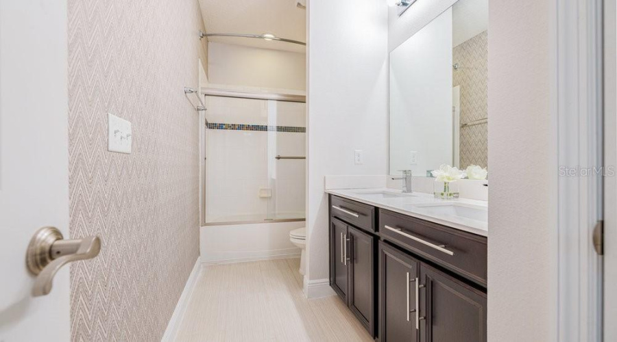 Orlando, Florida 32836, 4 Bedrooms Bedrooms, ,3 Bathroomsbathrooms,Residential,For Sale,Brixford,Mfro6287089