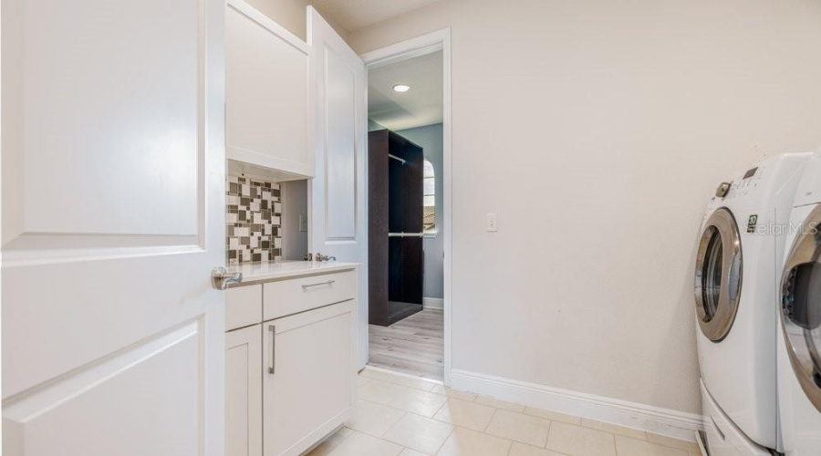 Orlando, Florida 32836, 4 Bedrooms Bedrooms, ,3 Bathroomsbathrooms,Residential,For Sale,Brixford,Mfro6287089
