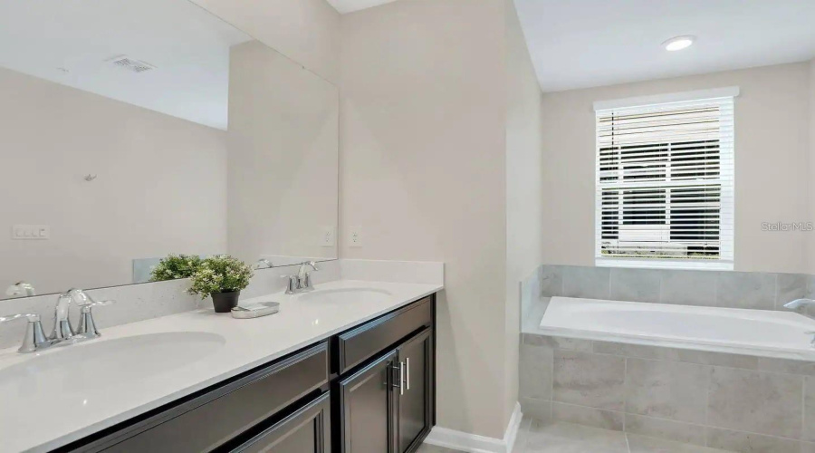 Davenport, Florida 33896, 2 Bedrooms Bedrooms, ,2 Bathroomsbathrooms,Residential,For Sale,Drop,Mfro6293593