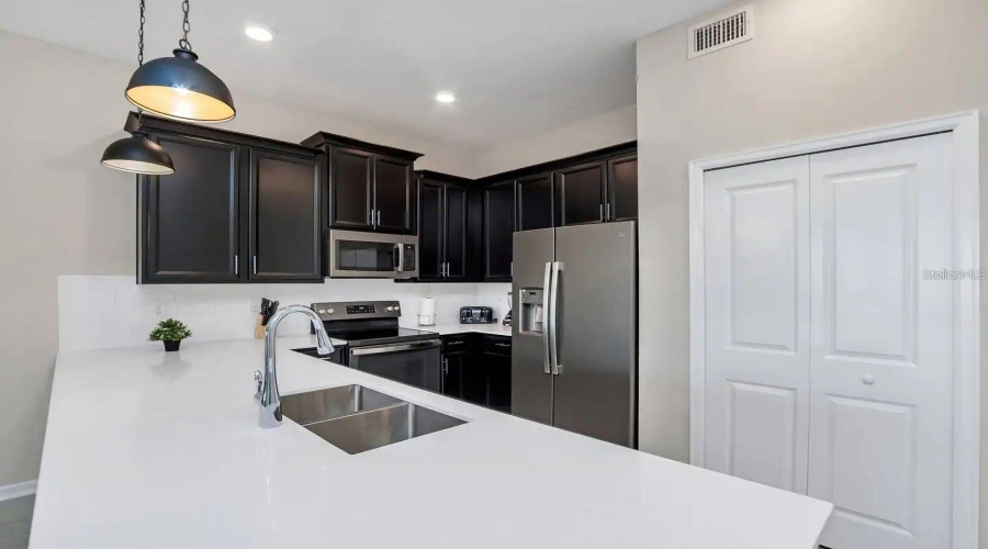 Davenport, Florida 33896, 2 Bedrooms Bedrooms, ,2 Bathroomsbathrooms,Residential,For Sale,Drop,Mfro6293593