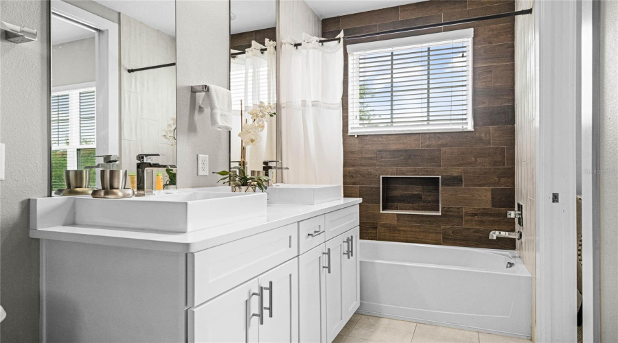 KISSIMMEE, Florida 34747, 4 Bedrooms Bedrooms, ,5 BathroomsBathrooms,Residential,For Sale,SUNRISE SHORES,0,MFRS5123862