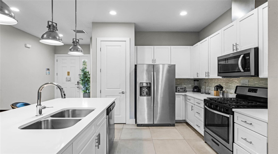 KISSIMMEE, Florida 34747, 4 Bedrooms Bedrooms, ,5 BathroomsBathrooms,Residential,For Sale,SUNRISE SHORES,0,MFRS5123862