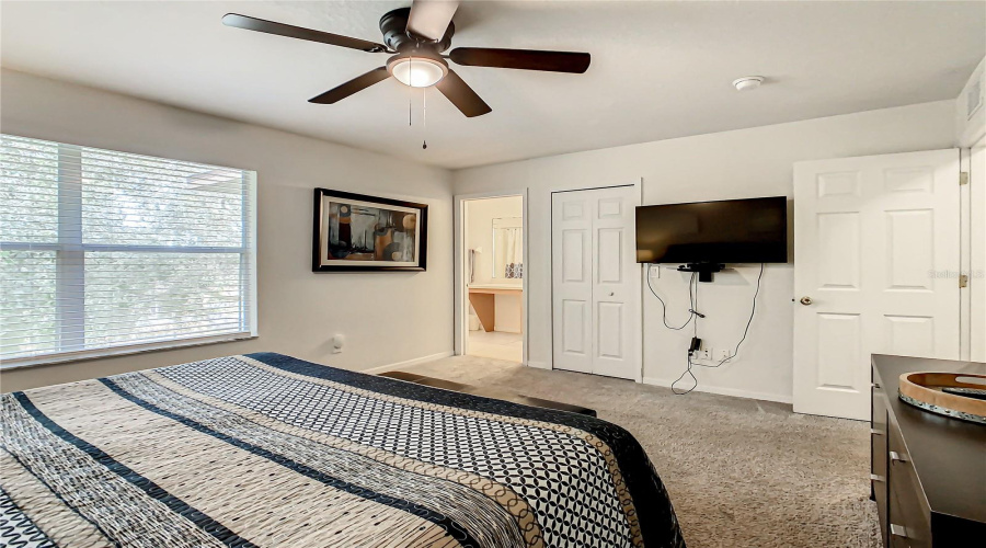 Upstairs primary bedroom