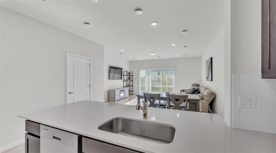 Davenport, Florida 33896, 3 Bedrooms Bedrooms, ,2 Bathroomsbathrooms,Residential,For Sale,Delightful,Mfrl4951889