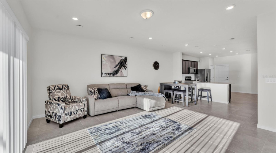 Davenport, Florida 33896, 3 Bedrooms Bedrooms, ,2 Bathroomsbathrooms,Residential,For Sale,Delightful,Mfrl4951889