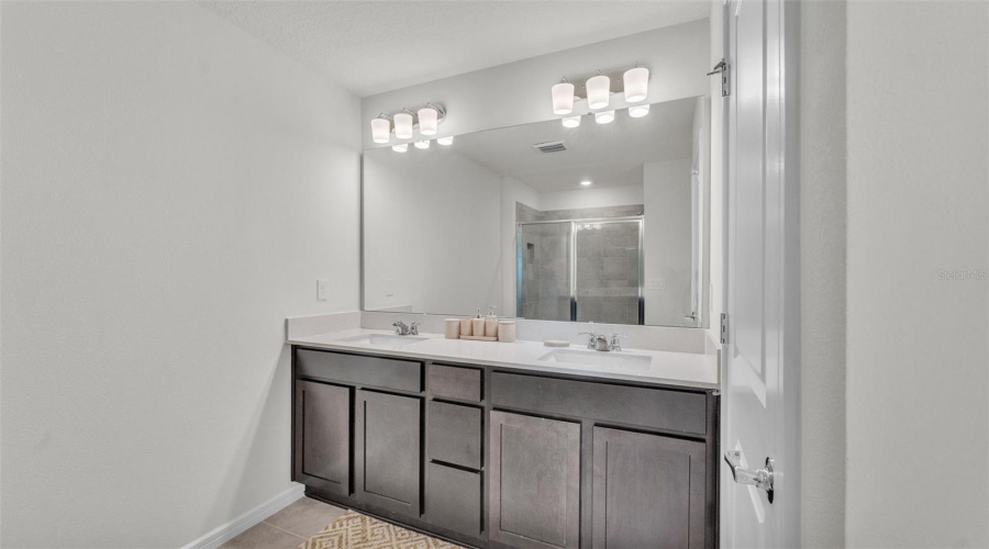 Davenport, Florida 33896, 3 Bedrooms Bedrooms, ,2 Bathroomsbathrooms,Residential,For Sale,Delightful,Mfrl4951889