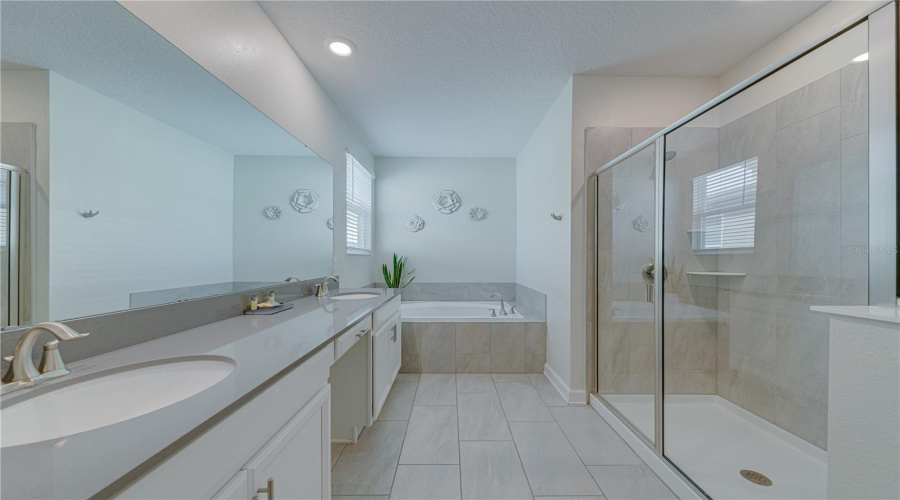KISSIMMEE, Florida 34746, 6 Bedrooms Bedrooms, ,5 BathroomsBathrooms,Residential,For Sale,BOOKMARK,0,MFRO6295865