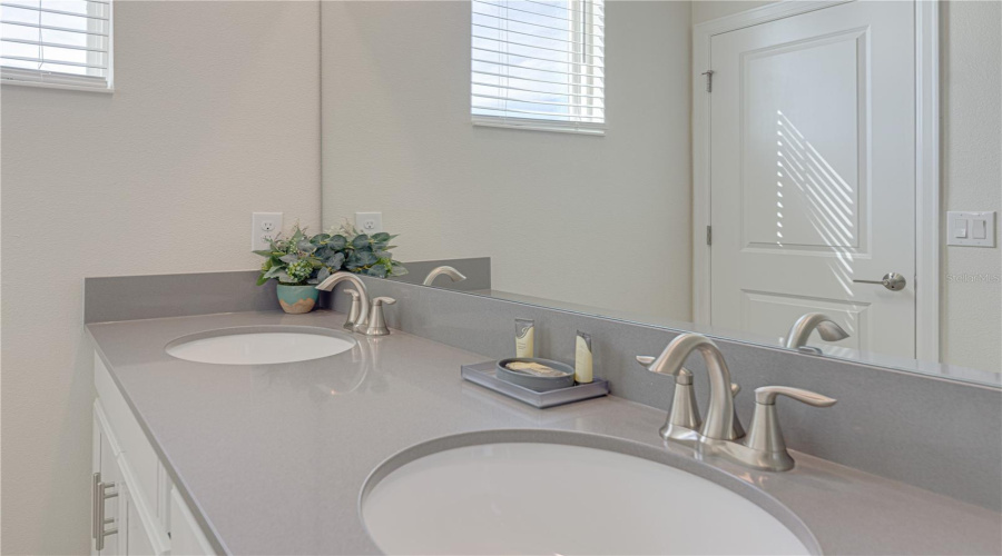 KISSIMMEE, Florida 34746, 6 Bedrooms Bedrooms, ,5 BathroomsBathrooms,Residential,For Sale,BOOKMARK,0,MFRO6295865