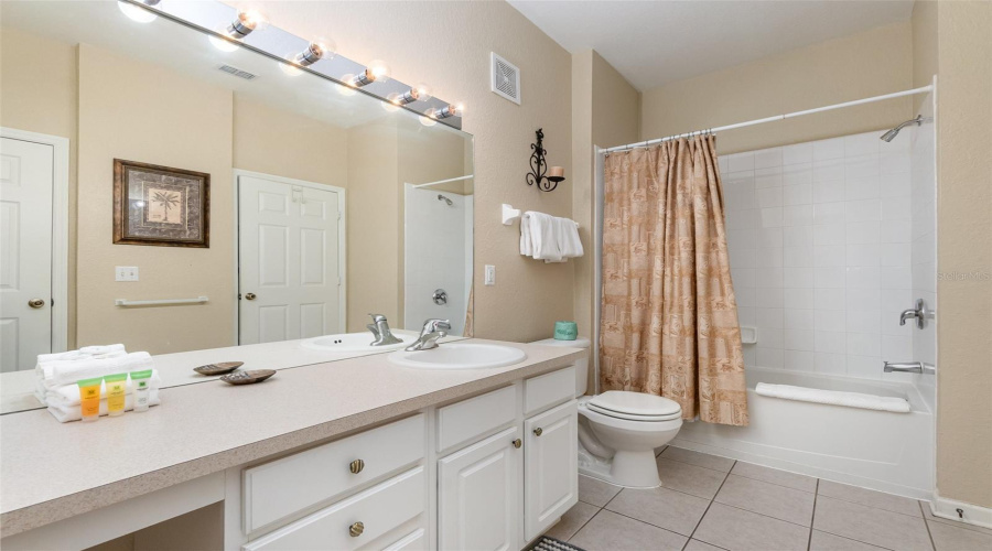 En-Suite Bathroom To Master #2