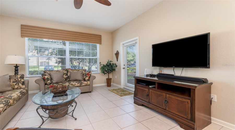 Kissimmee, Florida 34747, 3 Bedrooms Bedrooms, ,2 Bathroomsbathrooms,Residential,For Sale,Comrow,Mfro6295565