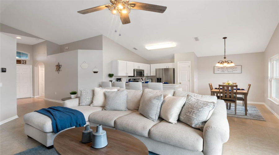 Davenport, Florida 33897, 3 Bedrooms Bedrooms, ,2 Bathroomsbathrooms,Residential,For Sale,Highgate Park,Mfrs5122895
