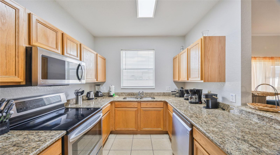 Davenport, Florida 33897, 4 Bedrooms Bedrooms, ,3 Bathroomsbathrooms,Residential,For Sale,Calabria,Mfrtb8365420