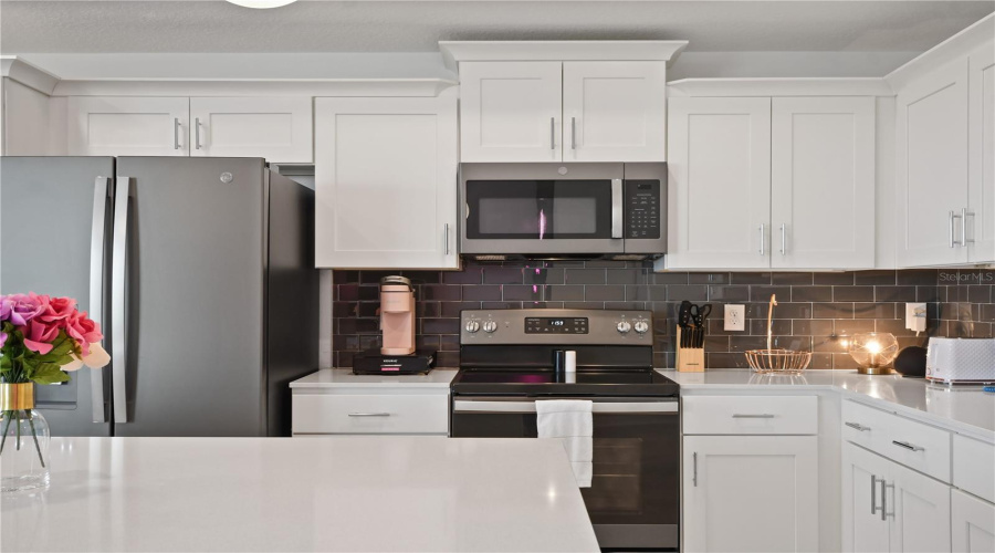 KISSIMMEE, Florida 34746, 2 Bedrooms Bedrooms, ,2 BathroomsBathrooms,Residential,For Sale,PARADOX,0,MFRO6296200