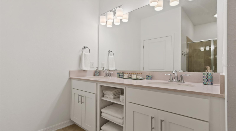 KISSIMMEE, Florida 34746, 2 Bedrooms Bedrooms, ,2 BathroomsBathrooms,Residential,For Sale,PARADOX,0,MFRO6296200