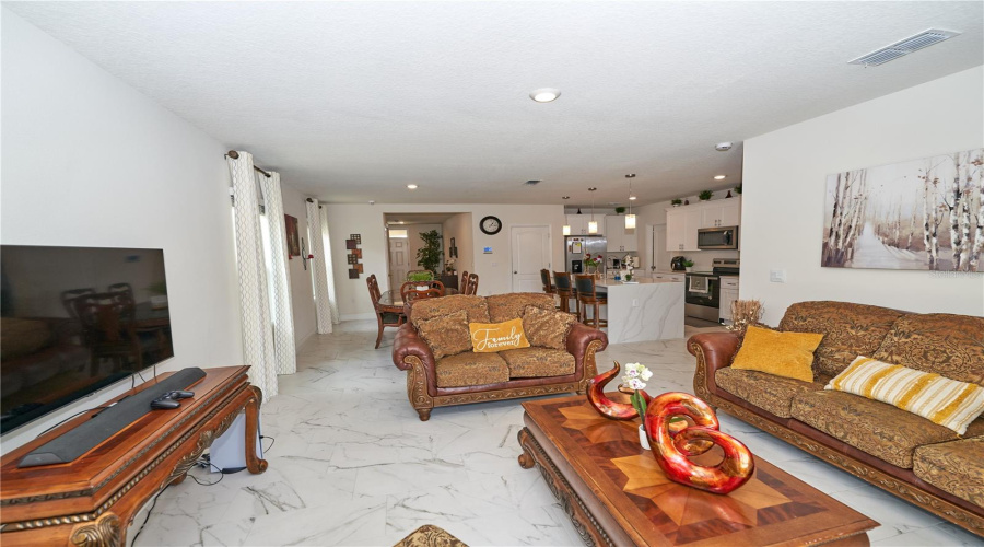 DAVENPORT, Florida 33837, 5 Bedrooms Bedrooms, ,3 BathroomsBathrooms,Residential,For Sale,BERRY,0,MFRO6293790