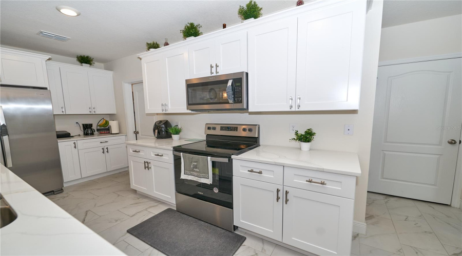 DAVENPORT, Florida 33837, 5 Bedrooms Bedrooms, ,3 BathroomsBathrooms,Residential,For Sale,BERRY,0,MFRO6293790