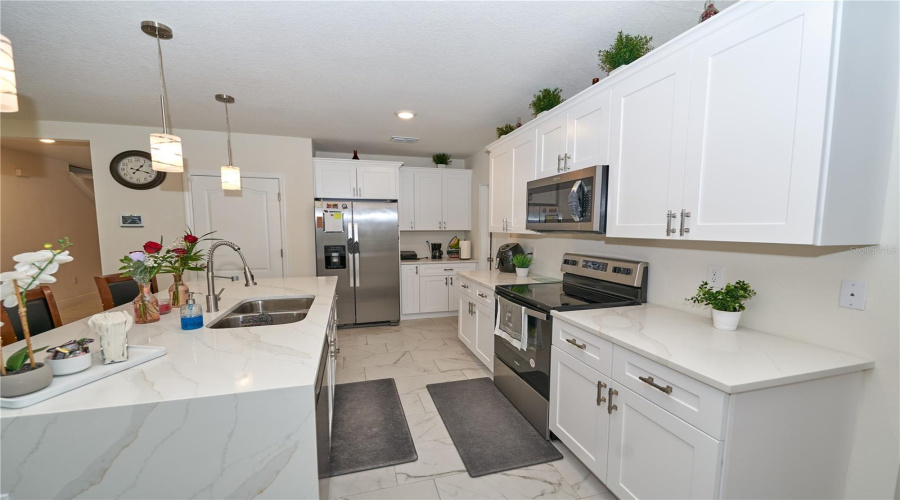 DAVENPORT, Florida 33837, 5 Bedrooms Bedrooms, ,3 BathroomsBathrooms,Residential,For Sale,BERRY,0,MFRO6293790