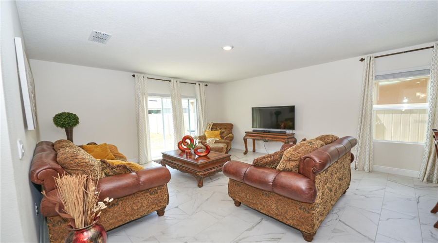 DAVENPORT, Florida 33837, 5 Bedrooms Bedrooms, ,3 BathroomsBathrooms,Residential,For Sale,BERRY,0,MFRO6293790